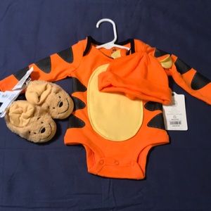 Tiger onesie NWT